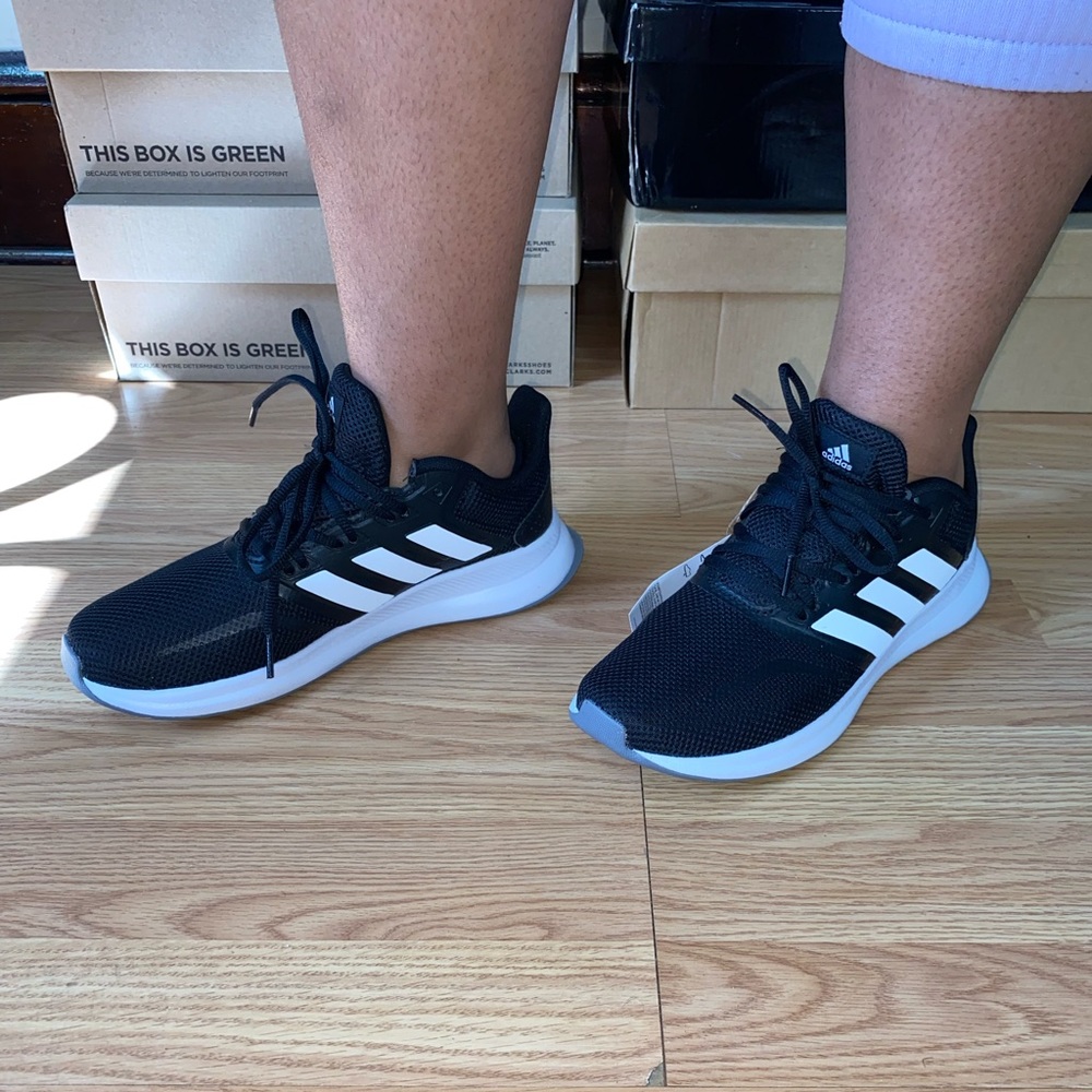WOMENS Adidas Run (SIZE 8)